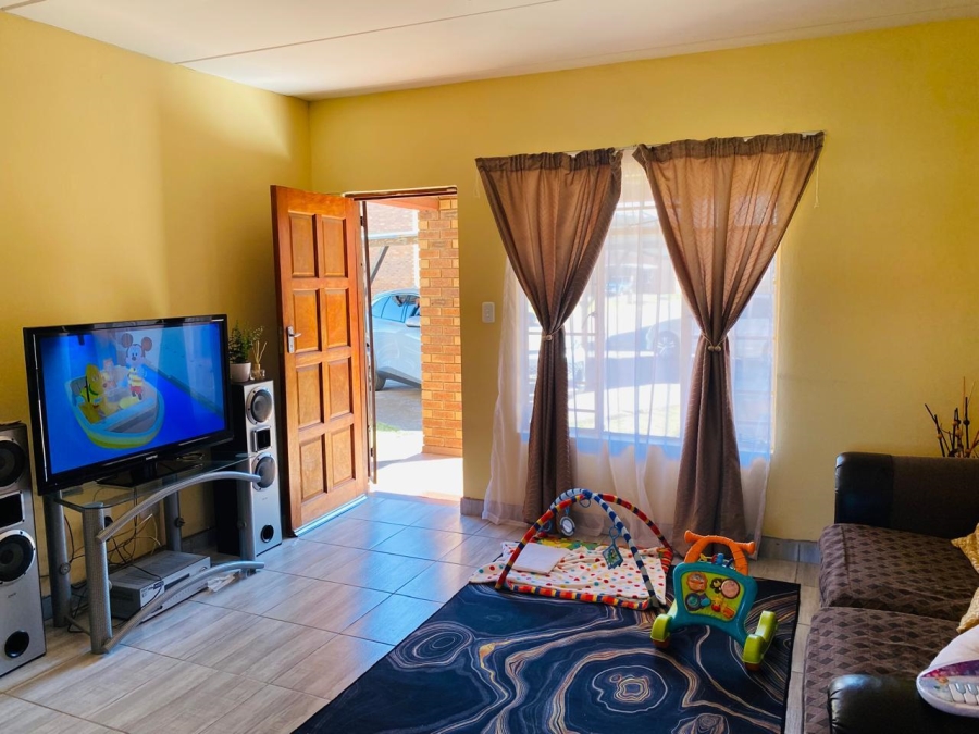 2 Bedroom Property for Sale in Waterval East North West